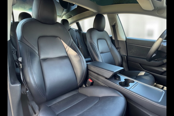 Tesla Model 3 Standard RWD Plus 60 kWh, facelift, parelmoer wit, panoramadak, lederen interieur, 360 camera