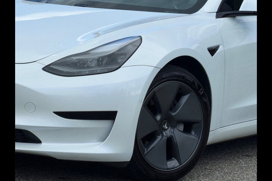 Tesla Model 3 Standard RWD Plus 60 kWh, facelift, parelmoer wit, panoramadak, lederen interieur, 360 camera