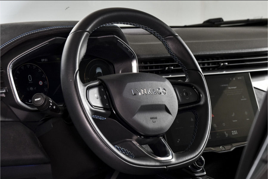Lynk & Co 01 1.5 PHEV 261PK MY22 | Afn. Trekhaak | 360 Camera | 7 .4 kWh Boordlader | S/K-panodak | Adapt. Cruise | Memory | Elek. klep | LM 20" |