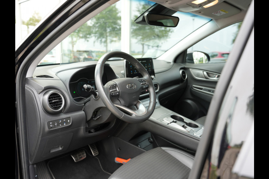 Hyundai Kona EV Premium 64 kWh | Head-up display | stuur verwarmd | Cruise control adaptief | Apple Carplay/Android Auto