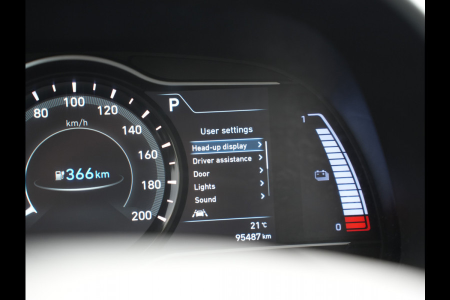 Hyundai Kona EV Premium 64 kWh | Head-up display | stuur verwarmd | Cruise control adaptief | Apple Carplay/Android Auto