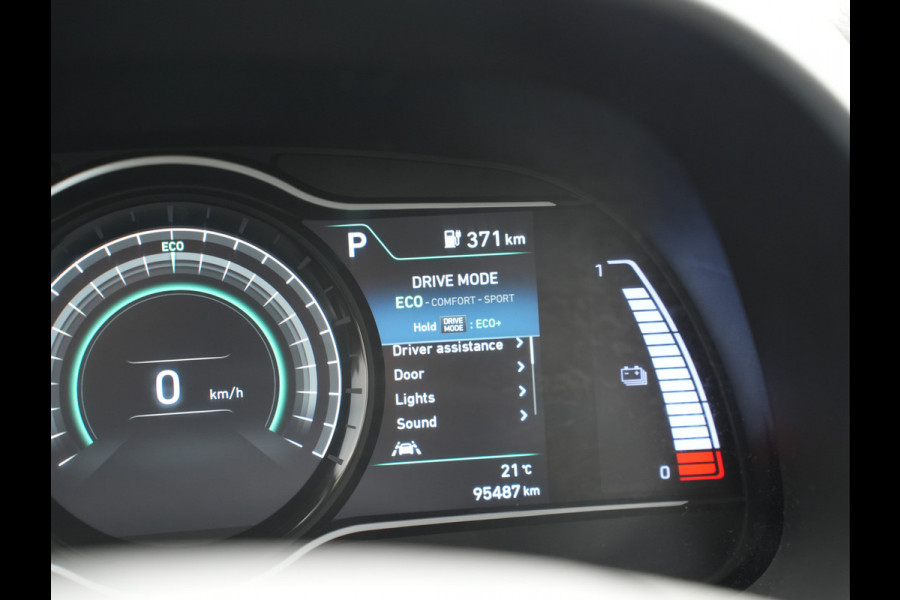 Hyundai Kona EV Premium 64 kWh | Head-up display | stuur verwarmd | Cruise control adaptief | Apple Carplay/Android Auto