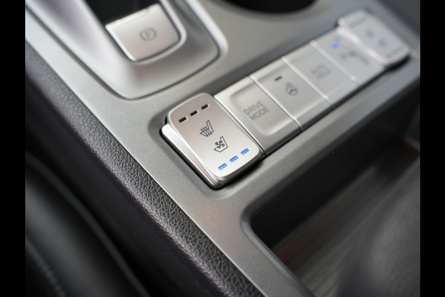 Hyundai Kona EV Premium 64 kWh | Head-up display | stuur verwarmd | Cruise control adaptief | Apple Carplay/Android Auto