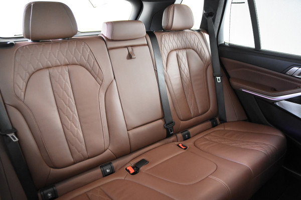BMW X5 M50i *Panoramadak*Luchtvering*FULL-OPTIONS*
