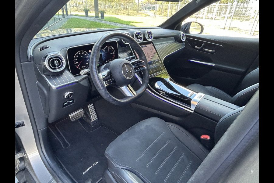 Mercedes-Benz GLC 300e AMG // Panoramadak // Trekhaak // Achterbank Verwarming // 360 Camera // Memory // Carplay // Night Pakket