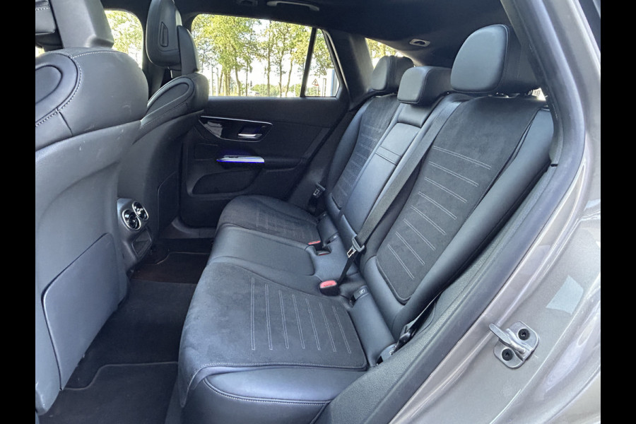 Mercedes-Benz GLC 300e AMG // Panoramadak // Trekhaak // Achterbank Verwarming // 360 Camera // Memory // Carplay // Night Pakket