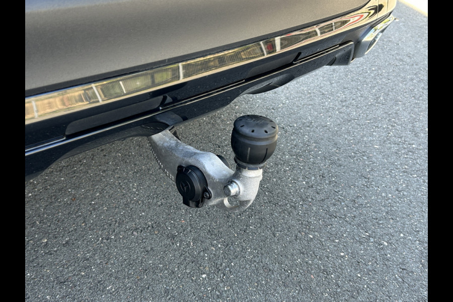 Mercedes-Benz GLC 300e AMG // Panoramadak // Trekhaak // Achterbank Verwarming // 360 Camera // Memory // Carplay // Night Pakket