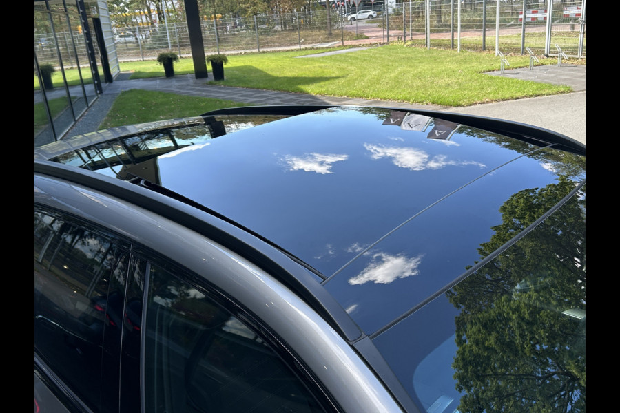 Mercedes-Benz GLC 300e AMG // Panoramadak // Trekhaak // Achterbank Verwarming // 360 Camera // Memory // Carplay // Night Pakket