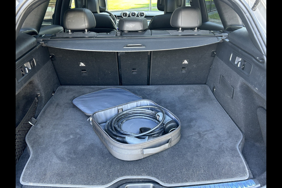 Mercedes-Benz GLC 300e AMG // Panoramadak // Trekhaak // Achterbank Verwarming // 360 Camera // Memory // Carplay // Night Pakket