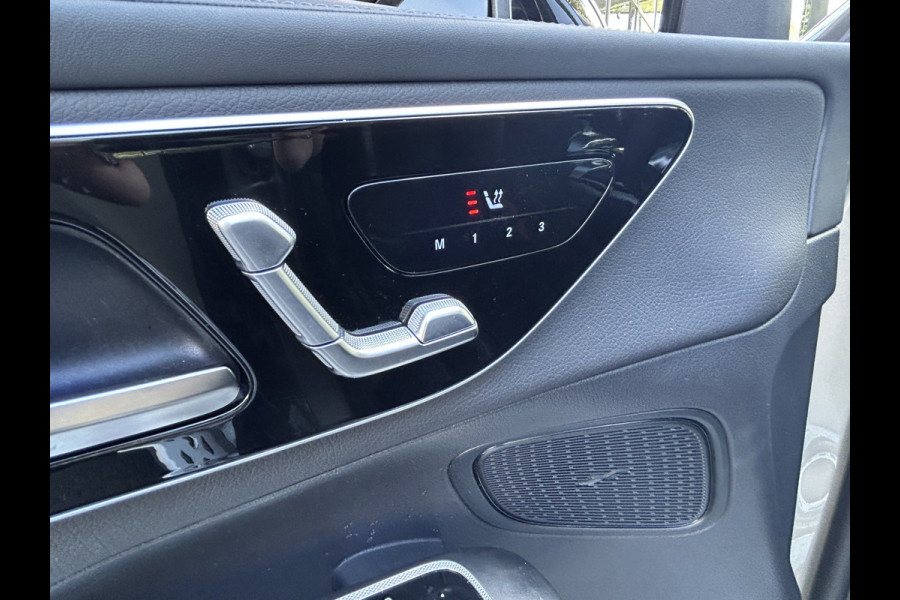Mercedes-Benz GLC 300e AMG // Panoramadak // Trekhaak // Achterbank Verwarming // 360 Camera // Memory // Carplay // Night Pakket