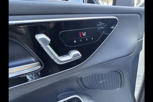 Mercedes-Benz GLC 300e AMG // Panoramadak // Trekhaak // Achterbank Verwarming // 360 Camera // Memory // Carplay // Night Pakket