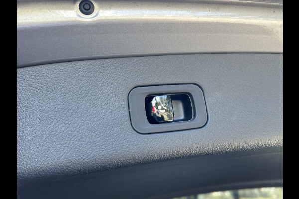 Mercedes-Benz GLC 300e AMG // Panoramadak // Trekhaak // Achterbank Verwarming // 360 Camera // Memory // Carplay // Night Pakket