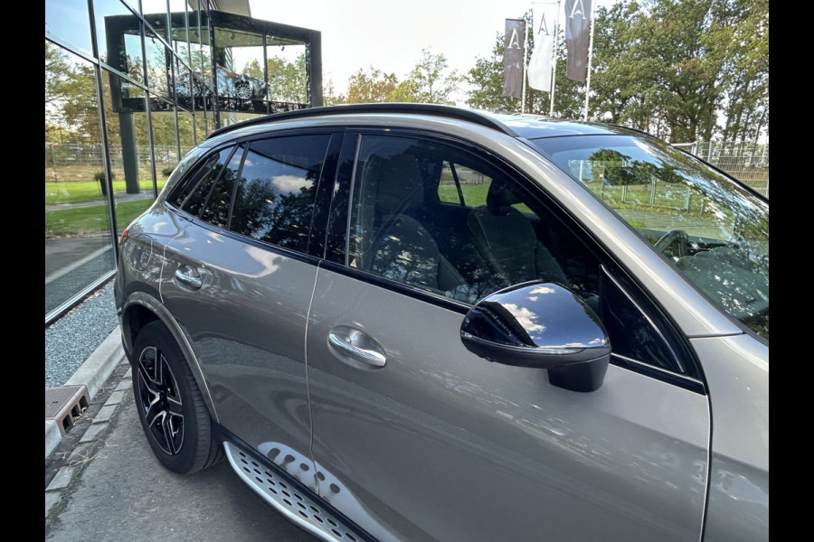 Mercedes-Benz GLC 300e AMG // Panoramadak // Trekhaak // Achterbank Verwarming // 360 Camera // Memory // Carplay // Night Pakket