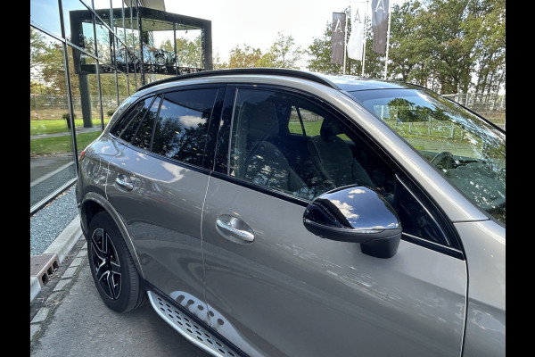 Mercedes-Benz GLC 300e AMG // Panoramadak // Trekhaak // Achterbank Verwarming // 360 Camera // Memory // Carplay // Night Pakket