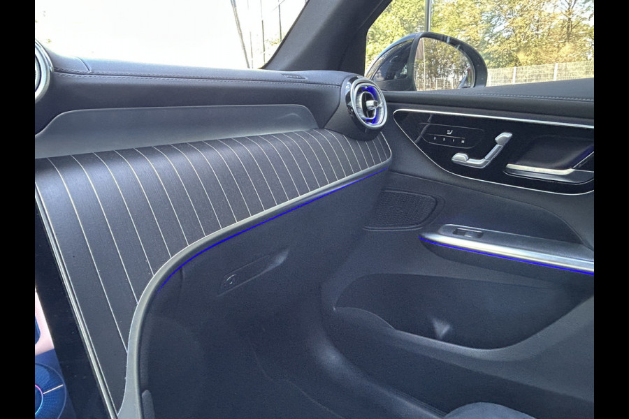 Mercedes-Benz GLC 300e AMG // Panoramadak // Trekhaak // Achterbank Verwarming // 360 Camera // Memory // Carplay // Night Pakket