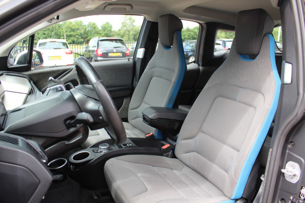 BMW i3 Executive Edition 120Ah 42 kWh / SoH 87,8% / Camera / Navigatie / 20'' / LED / Warmtepomp / Stoelverwarming / DAB / Cruise Control