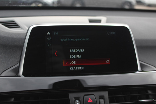 BMW X1 sDrive18i / Panoramadak / Leder / Parkeerhulp V+A / Navigatie / 17'' / Stoelverwarming / Cruise Control