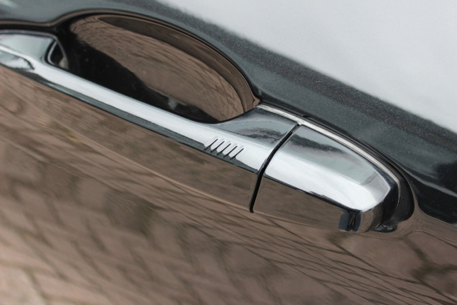 BMW X1 sDrive18i / Panoramadak / Leder / Parkeerhulp V+A / Navigatie / 17'' / Stoelverwarming / Cruise Control