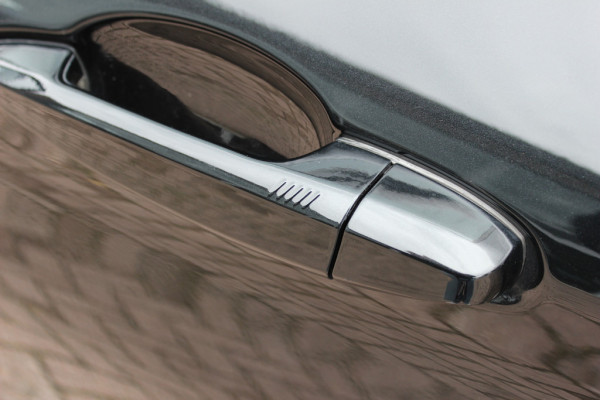 BMW X1 sDrive18i / Panoramadak / Leder / Parkeerhulp V+A / Navigatie / 17'' / Stoelverwarming / Cruise Control
