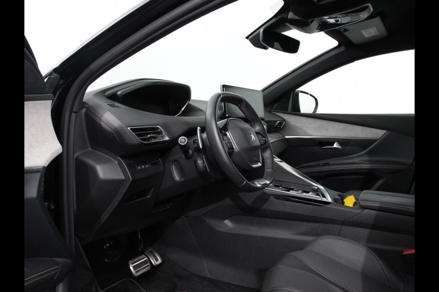Peugeot 5008 1.2 PureTech GT Black Pack 7persoons Climate control Adaptive cruise control Achteruitrij camera Verwarmde voorstoelen Keyless Navigatie LED Apple Carplay/ Android Auto
