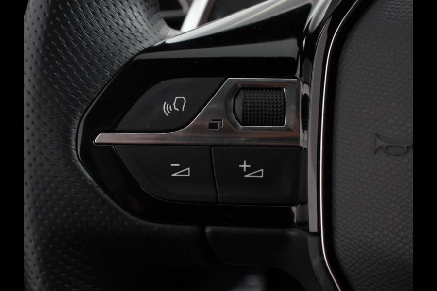 Peugeot 5008 1.2 PureTech GT Black Pack 7persoons Climate control Adaptive cruise control Achteruitrij camera Verwarmde voorstoelen Keyless Navigatie LED Apple Carplay/ Android Auto
