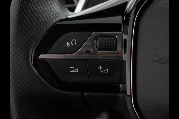 Peugeot 5008 1.2 PureTech GT Black Pack 7persoons Climate control Adaptive cruise control Achteruitrij camera Verwarmde voorstoelen Keyless Navigatie LED Apple Carplay/ Android Auto