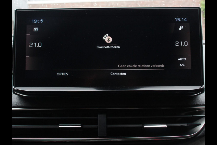 Peugeot 5008 1.2 PureTech GT Black Pack 7persoons Climate control Adaptive cruise control Achteruitrij camera Verwarmde voorstoelen Keyless Navigatie LED Apple Carplay/ Android Auto