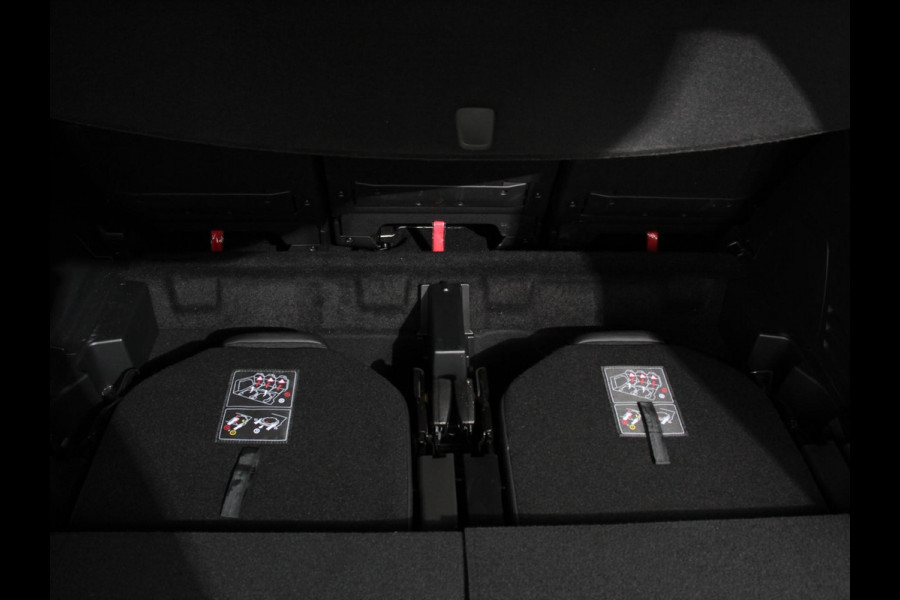Peugeot 5008 1.2 PureTech GT Black Pack 7persoons Climate control Adaptive cruise control Achteruitrij camera Verwarmde voorstoelen Keyless Navigatie LED Apple Carplay/ Android Auto