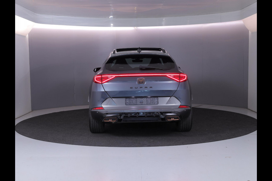 CUPRA Formentor 1.4 e-Hybrid VZ Performance 245 pk Automaat | Navigatie | Panoramadak | Parkeersensoren (Park assist) | Achteruitrijcamera | Lederen bekleding | Elektr. bestuurdersstoel met geheugen |