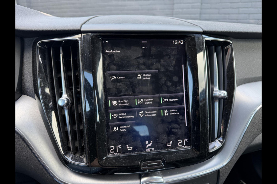 Volvo XC60 2.0 D4 Momentum | Camera | Navigatie | Lederen Bekleding | Elektrische Achterklep | Trekhaak |
