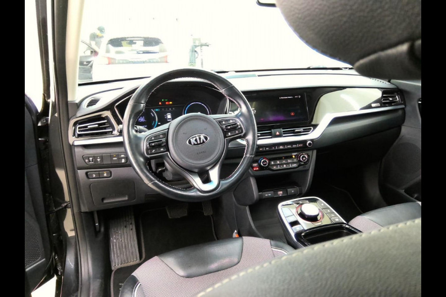 Kia e-Niro DynamicPlusLine 64 kWh | SOH 100% | Trekhaak met Afneembare Kogel | Navigatie | Schuif -Kantel Dak | WORDT VERWACHT