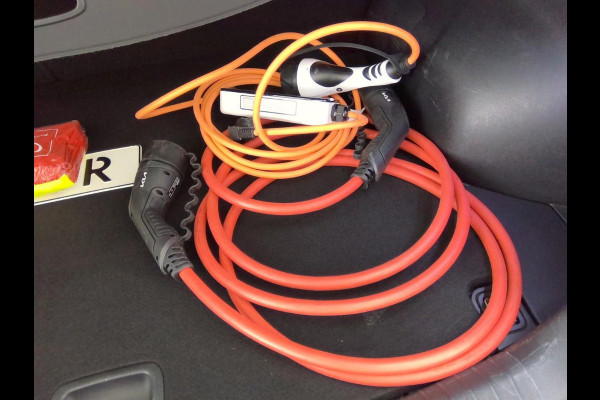 Kia e-Niro DynamicPlusLine 64 kWh | SOH 100% | Trekhaak met Afneembare Kogel | Navigatie | Schuif -Kantel Dak | WORDT VERWACHT