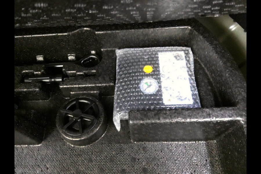 Kia e-Niro DynamicPlusLine 64 kWh | SOH 100% | Trekhaak met Afneembare Kogel | Navigatie | Schuif -Kantel Dak | WORDT VERWACHT