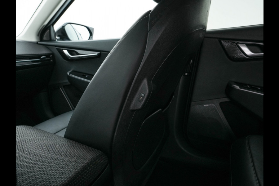 Kia Ev6 Plus 77.4 kWh [3-Fase-11kW] {SoH-96%} (INCL-BTW) Aut. *LEATHER | ADAPTIVE-CRUISE | DIGI-COCKPIT | MERIDIAN-AUDIO | MEMORY-PACK | FULL-LED | KEYLESS | CAMERA | DAB | BLIND-SPOT | NAVI-FULLMAP | PRIVACY-GLASS | AMBIENT-LIGHT | 19''