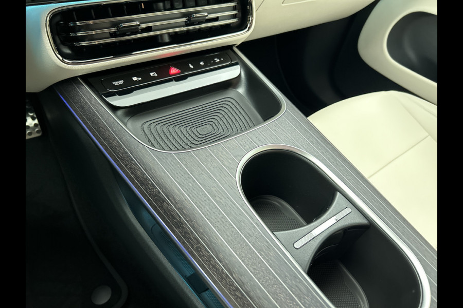 Mercedes-Benz CLA-Klasse Shooting Brake 250+ Business Solution AMG 85 kWh | Nightpakket | Trekhaak | Vast panoramadak | 18 inch vijfspaaks lichtmetalen AMG-velgen | URBAN GUARD | Massagefunctie | Sierdelen in openporig bruin eikenhout |