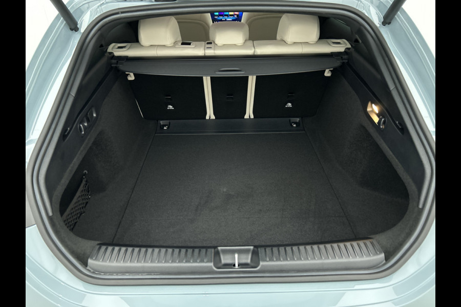 Mercedes-Benz CLA-Klasse Shooting Brake 250+ Business Solution AMG 85 kWh | Nightpakket | Trekhaak | Vast panoramadak | 18 inch vijfspaaks lichtmetalen AMG-velgen | URBAN GUARD | Massagefunctie | Sierdelen in openporig bruin eikenhout |