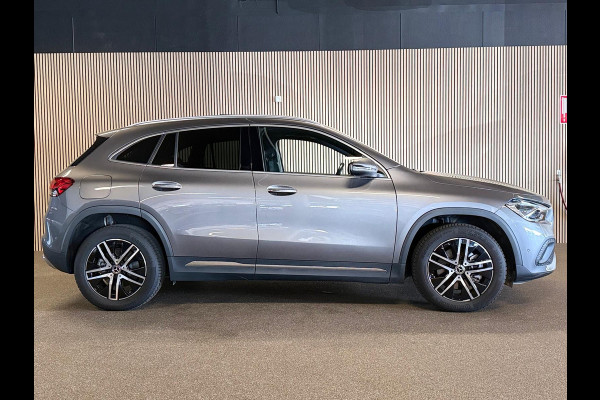 Mercedes-Benz GLA 250e Progressive-PANORAMA-MEMORY-CAMERA-KEYLESS GO-COMPLEET
