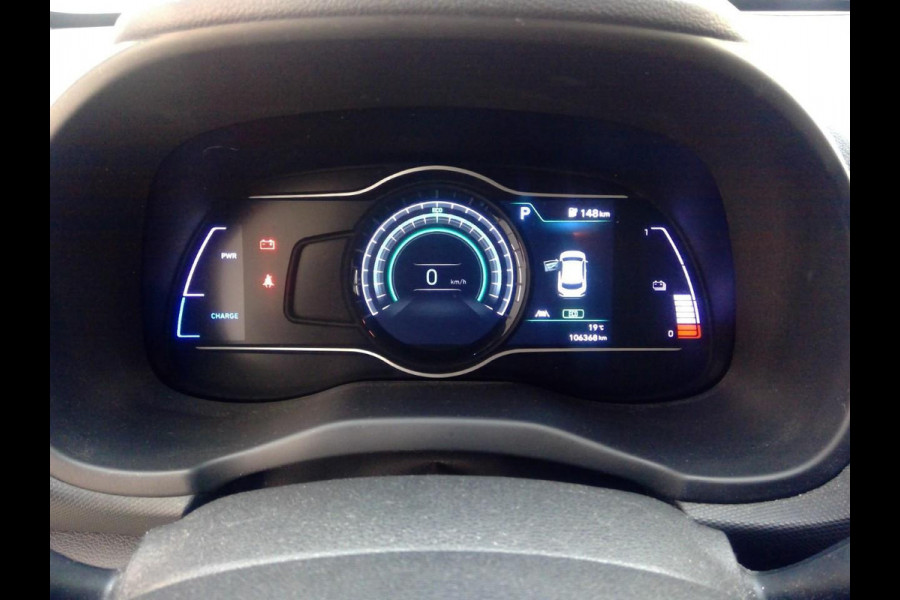 Hyundai Kona EV Fashion 64 kWh | SOH 100% | Navigatiesysteem | Parkeersensoren |
