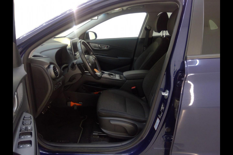Hyundai Kona EV Fashion 64 kWh | SOH 100% | Navigatiesysteem | Parkeersensoren |