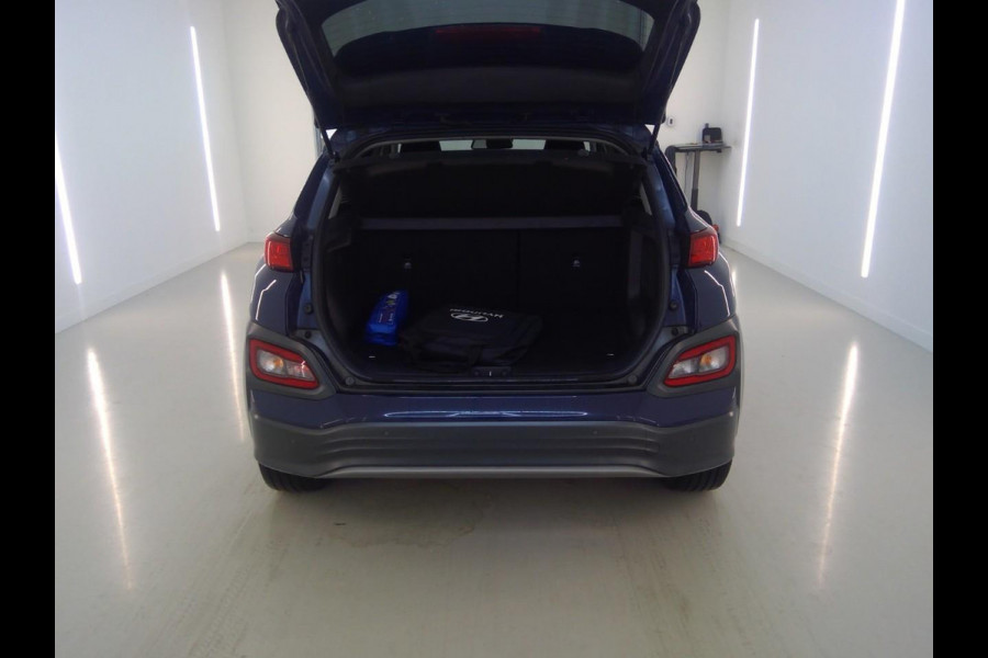 Hyundai Kona EV Fashion 64 kWh | SOH 100% | Navigatiesysteem | Parkeersensoren |