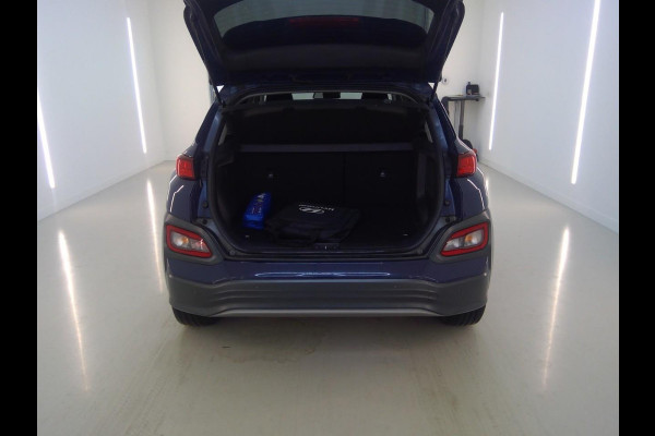 Hyundai Kona EV Fashion 64 kWh | SOH 100% | Navigatiesysteem | Parkeersensoren |