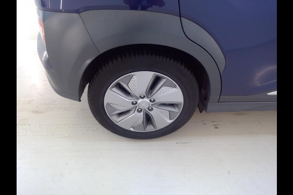 Hyundai Kona EV Fashion 64 kWh | SOH 100% | Navigatiesysteem | Parkeersensoren |
