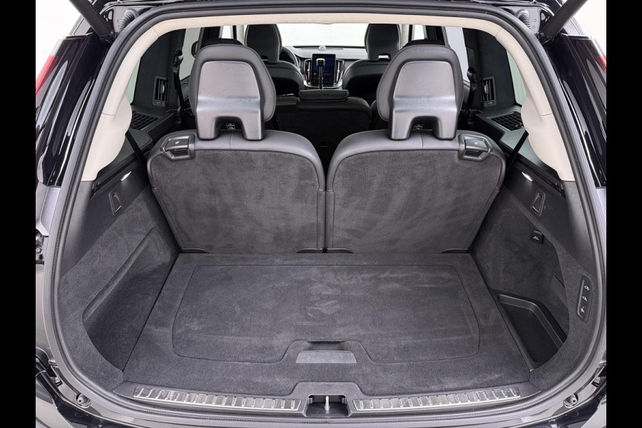 Volvo XC90 2.0 T8 Plug-in hybrid AWD Ultra Dark BOWERS & WILKINS| LUCHTVERING| STOELVENTILATIE| ELEKTRISCHE TREKHAAK| 7 PERSOONS| MASSAGESTOELEN NAPPALEDER| HEAD-UP DISPLAY| PANORAMADAK| FULL OPTIONS|