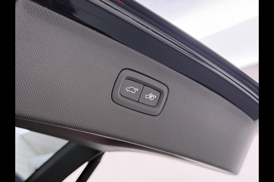 Volvo XC90 2.0 T8 Plug-in hybrid AWD Ultra Dark BOWERS & WILKINS| LUCHTVERING| STOELVENTILATIE| ELEKTRISCHE TREKHAAK| 7 PERSOONS| MASSAGESTOELEN NAPPALEDER| HEAD-UP DISPLAY| PANORAMADAK| FULL OPTIONS|