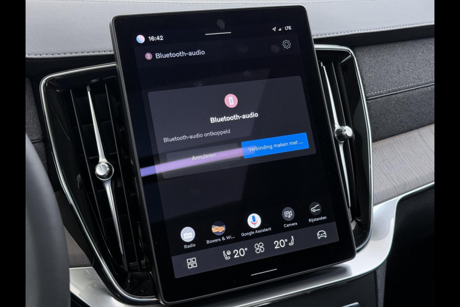 Volvo XC90 2.0 T8 Plug-in hybrid AWD Ultra Dark BOWERS & WILKINS| LUCHTVERING| STOELVENTILATIE| ELEKTRISCHE TREKHAAK| 7 PERSOONS| MASSAGESTOELEN NAPPALEDER| HEAD-UP DISPLAY| PANORAMADAK| FULL OPTIONS|