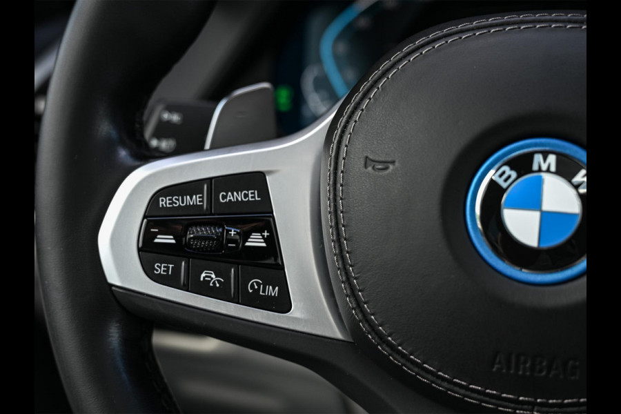 BMW X5 xDrive45e High Executive M-Sport | Panoramadak | Active Cruise | 360 Camera | HiFi | HUD | Luchtvering | Memory | Stoelverwarming | Ambiance Interieur | Trekhaak | Dealeronderhouden | BMW Laser |