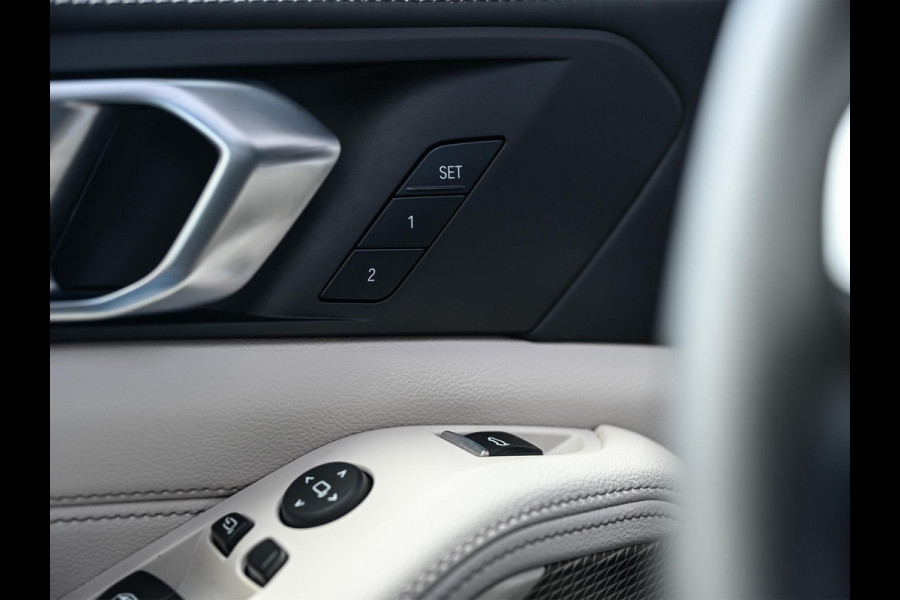 BMW X5 xDrive45e High Executive M-Sport | Panoramadak | Active Cruise | 360 Camera | HiFi | HUD | Luchtvering | Memory | Stoelverwarming | Ambiance Interieur | Trekhaak | Dealeronderhouden | BMW Laser |