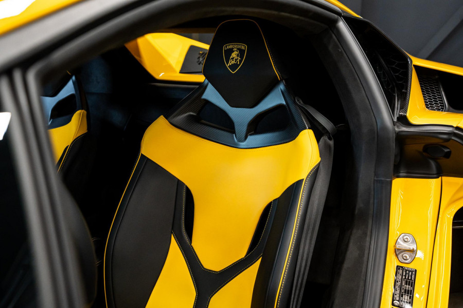 Lamborghini Temerario 4.0 V8 *Giallo Auge / Lift-systeem / Keramisch / Sonus Faber / Passagiersdisplay / Surround-view*