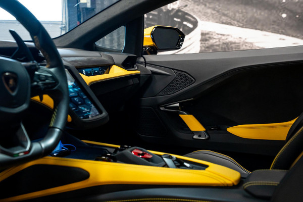 Lamborghini Temerario 4.0 V8 *Giallo Auge / Lift-systeem / Keramisch / Sonus Faber / Passagiersdisplay / Surround-view*