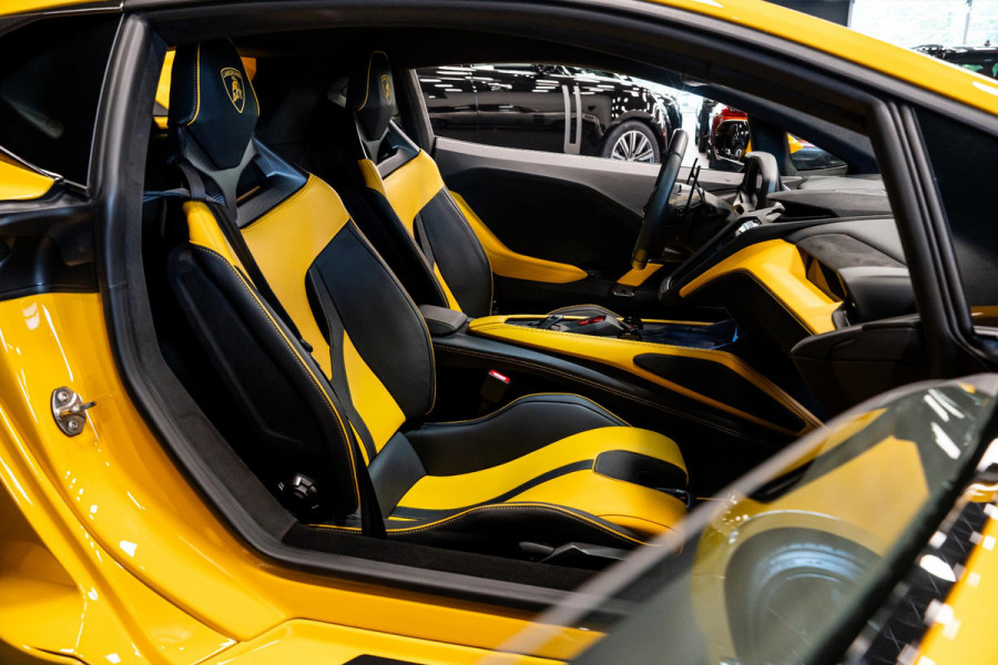 Lamborghini Temerario 4.0 V8 *Giallo Auge / Lift-systeem / Keramisch / Sonus Faber / Passagiersdisplay / Surround-view*